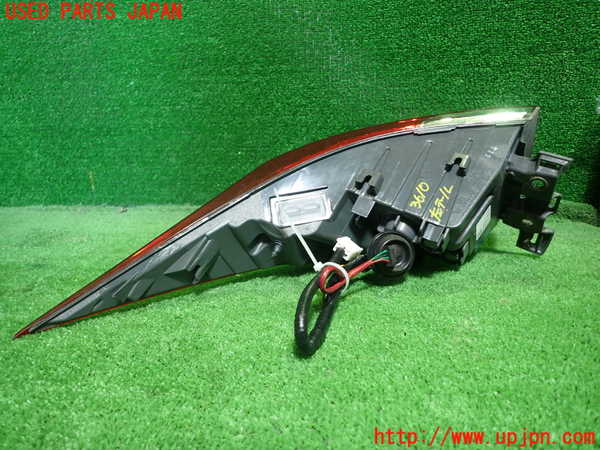 1UPJ-9236101536]レクサス・IS300h(AVE30)左テールランプ 中古_3