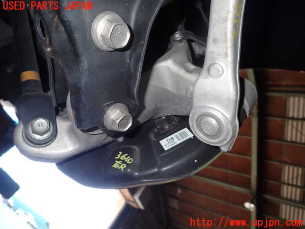 1UPJ-9236104300]レクサス・IS300h(AVE30)右リアナックルハブ 中古_2