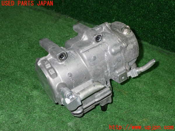 1UPJ-9236106025]レクサス・IS300h(AVE30)エアコンコンプレッサー 中古_3