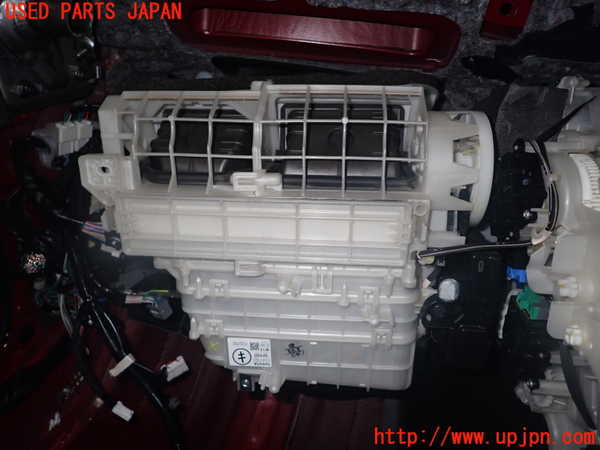 1UPJ-9236106081]レクサス・IS300h(AVE30)エバポレーター1 中古_3