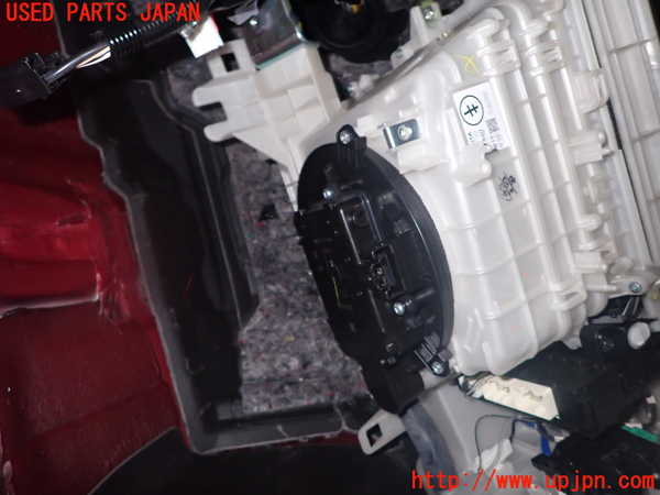 1UPJ-9236106081]レクサス・IS300h(AVE30)エバポレーター1 中古_4