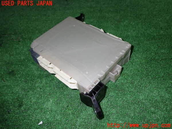 1UPJ-9236106741]レクサス・IS300h(AVE30)ヒューズボックス1 中古_3