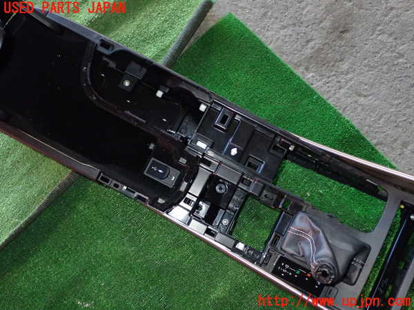1UPJ-9236107540]レクサス・IS300h(AVE30)センターコンソール 中古_3