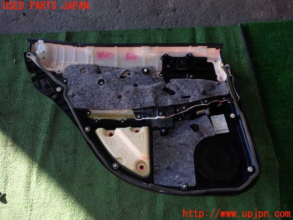 1UPJ-9236101294]レクサス・IS300h(AVE30)右後ドア内張り 中古_4