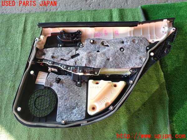 1UPJ-9236101324]レクサス・IS300h(AVE30)左後ドア内張り 中古_5