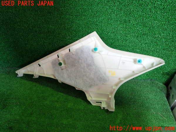 1UPJ-9236107675]レクサス・IS300h(AVE30)右リアピラートリム 中古_3