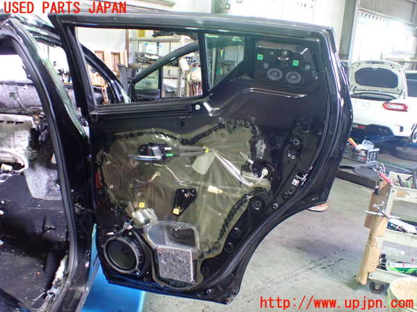 1UPJ-9236111290]C-HRハイブリッド(ZYX10)右後ドア ジャンク_4