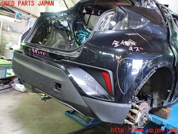 1UPJ-9236111610]C-HRハイブリッド(ZYX10)リアバンパー 中古_2