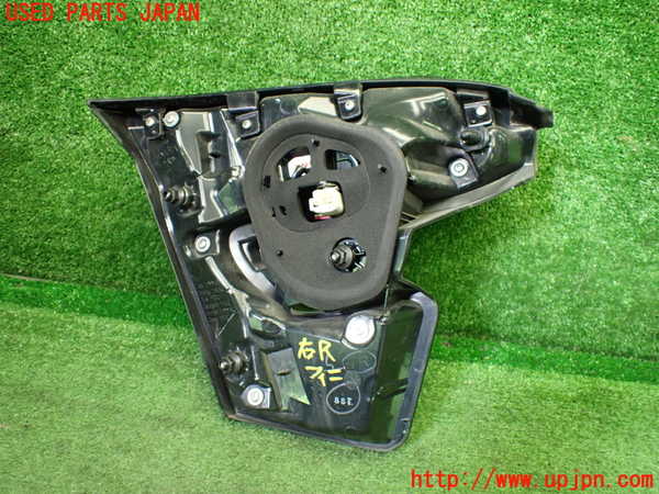 1UPJ-9236111550]C-HRハイブリッド(ZYX10)右リアフィニッシャー 中古_4