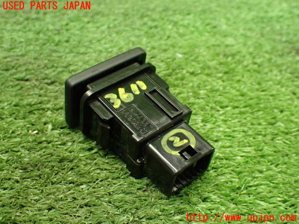 1UPJ-9236116307]C-HRハイブリッド(ZYX10)スイッチ2(車両接近警告音OFF) 中古_3