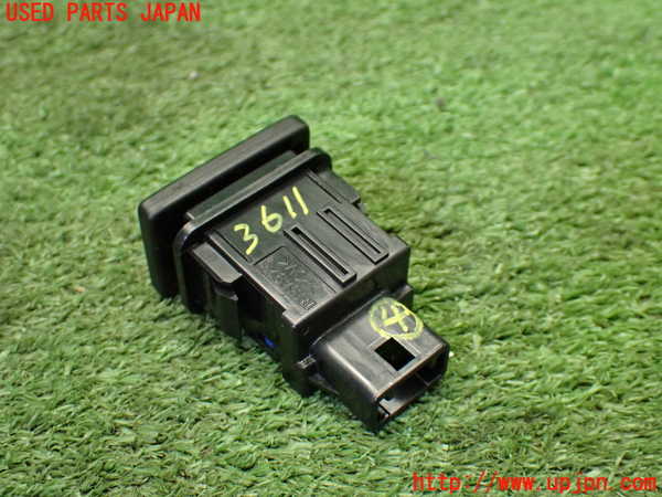 1UPJ-9236116309]C-HRハイブリッド(ZYX10)スイッチ4(給油口オープナー) 中古_3