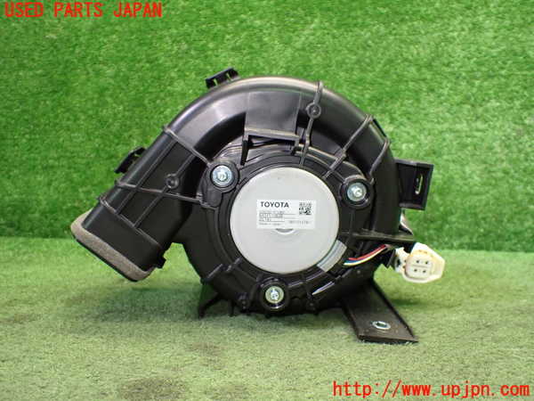1UPJ-9236116095]C-HRハイブリッド(ZYX10)ブロアファン(ブロアーファン) 中古_4