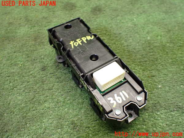 1UPJ-9236116240]C-HRハイブリッド(ZYX10)右前パワーウィンドウスイッチ 中古_3