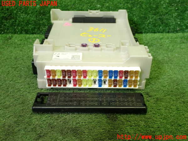 1UPJ-9236116741]C-HRハイブリッド(ZYX10)ヒューズボックス1(室内助手席側) 中古_3