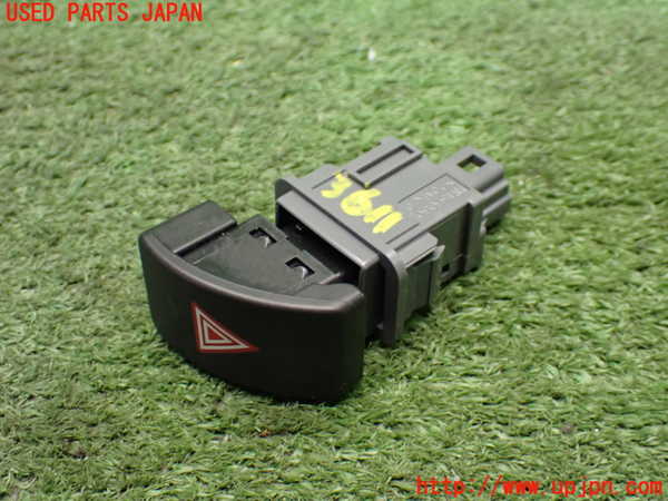 1UPJ-9236116290]C-HRハイブリッド(ZYX10)ハザードスイッチ 中古_3