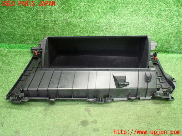 1UPJ-9236117516]C-HRハイブリッド(ZYX10)グローブボックス1 中古_4