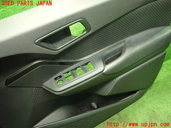 1UPJ-9236111234]C-HRハイブリッド(ZYX10)右前ドア内張り 中古_2