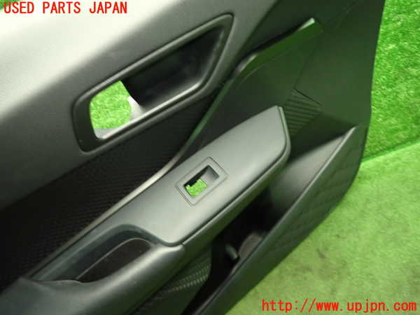 1UPJ-9236111264]C-HRハイブリッド(ZYX10)左前ドア内張り 中古_2
