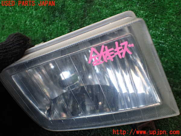 1UPJ-9236121180]ハイエースワゴン100系(RZH101G)右フォグ 中古_2