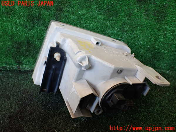 1UPJ-9236121180]ハイエースワゴン100系(RZH101G)右フォグ 中古_3