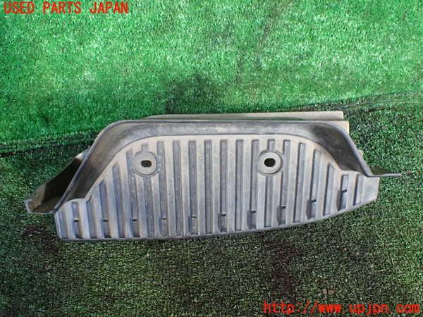 1UPJ-9236121390]ハイエースワゴン100系(RZH101G)右サイドステップ 中古_2