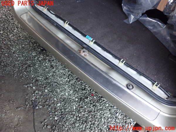 1UPJ-9236121610]ハイエースワゴン100系(RZH101G)リアバンパー 中古_2