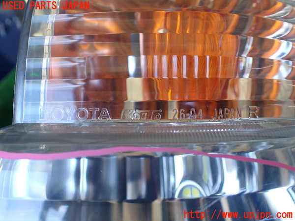 1UPJ-9236121530]ハイエースワゴン100系(RZH101G)右テールランプ 中古_4