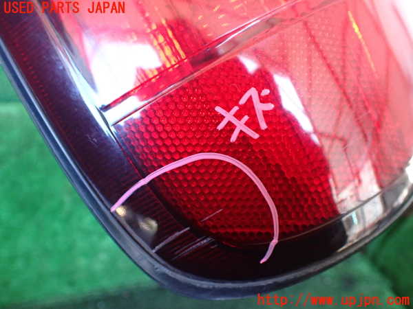 1UPJ-9236121536]ハイエースワゴン100系(RZH101G)左テールランプ 中古_2