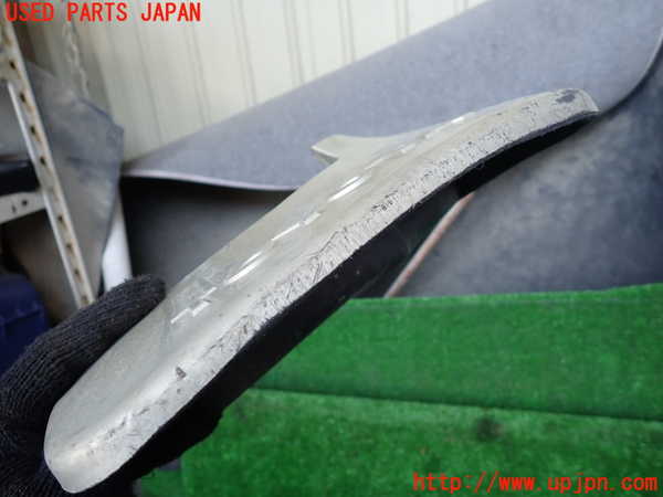 1UPJ-9236121454]ハイエースワゴン100系(RZH101G)右リアマッドガード(泥除け) 中古_3