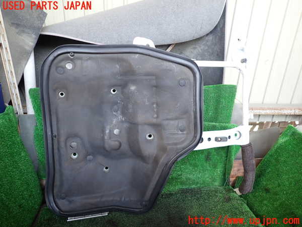 1UPJ-9236122160]ハイエースワゴン100系(RZH101G)エンジンアッパーカバー 中古_2