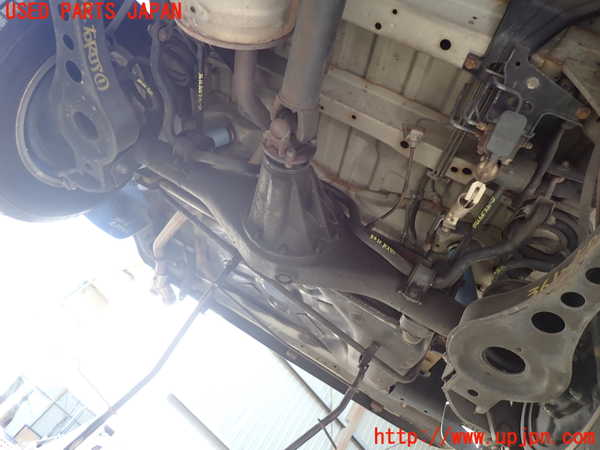 1UPJ-9236124400]ハイエースワゴン100系(RZH101G)リアデフホーシング 中古_2