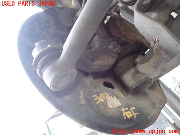 1UPJ-9236124290]ハイエースワゴン100系(RZH101G)右フロントナックルハブ 中古_2