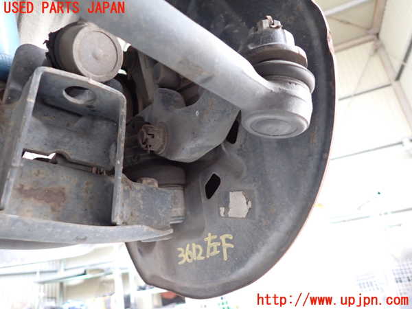 1UPJ-9236124295]ハイエースワゴン100系(RZH101G)左フロントナックルハブ 中古_2