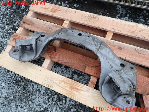 1UPJ-9236125285]ハイエースワゴン100系(RZH101G)フロントメンバー 中古_2