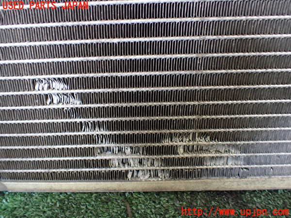 1UPJ-9236126031]ハイエースワゴン100系(RZH101G)エアコンコンデンサー1 中古_4