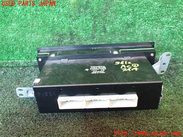 1UPJ-9236126066]ハイエースワゴン100系(RZH101G)エアコンスイッチ1 中古_3