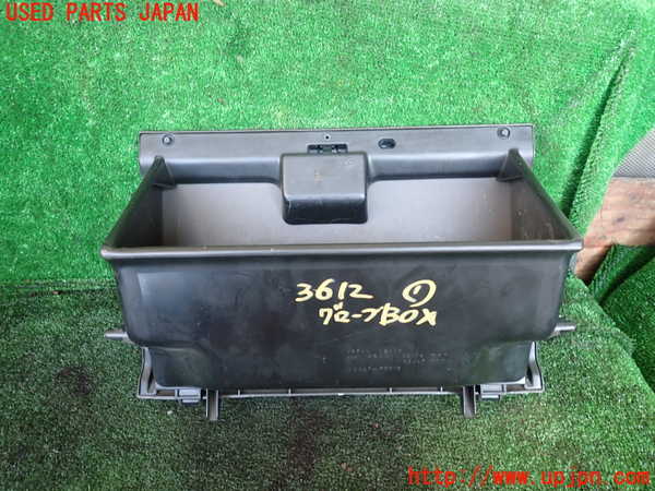 1UPJ-9236127516]ハイエースワゴン100系(RZH101G)グローブボックス1 中古_4