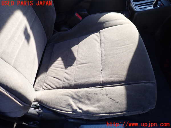 1UPJ-9236127035]ハイエースワゴン100系(RZH101G)運転席シート 中古_3
