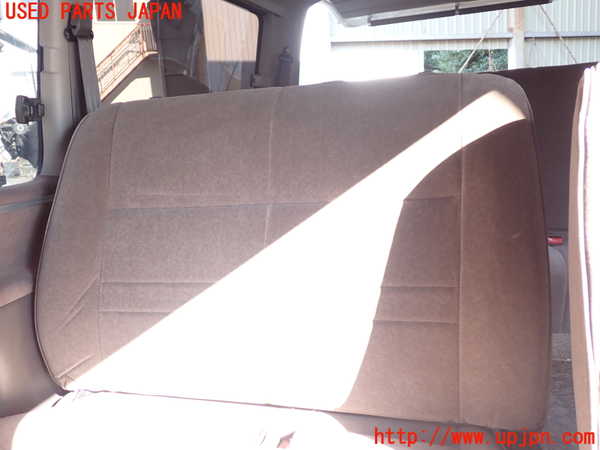 1UPJ-9236127145]ハイエースワゴン100系(RZH101G)右2列目シート 中古_2