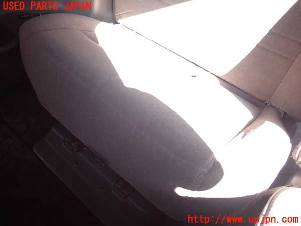 1UPJ-9236127145]ハイエースワゴン100系(RZH101G)右2列目シート 中古_3