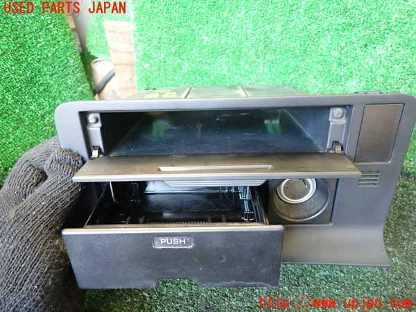 1UPJ-9236127821]ハイエースワゴン100系(RZH101G)灰皿1 中古_2