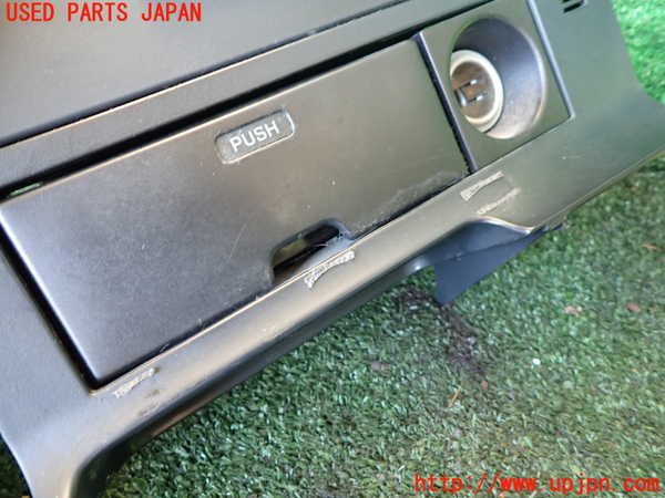 1UPJ-9236127821]ハイエースワゴン100系(RZH101G)灰皿1 中古_3