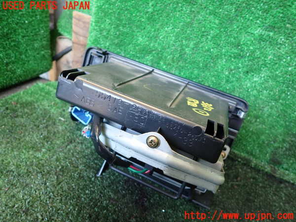 1UPJ-9236127821]ハイエースワゴン100系(RZH101G)灰皿1 中古_4