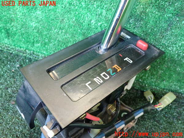 1UPJ-9236127555]ハイエースワゴン100系(RZH101G)ATシフトレバー 中古_2