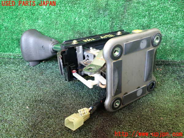 1UPJ-9236127555]ハイエースワゴン100系(RZH101G)ATシフトレバー 中古_4