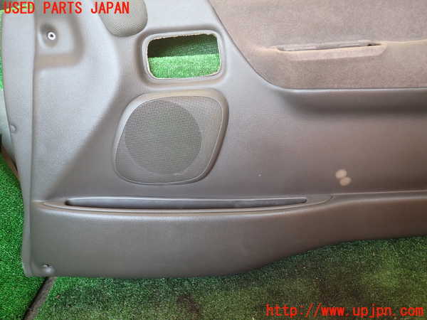 1UPJ-9236121234]ハイエースワゴン100系(RZH101G)右前ドア内張り 中古_3