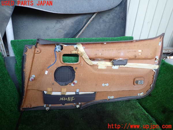 1UPJ-9236121264]ハイエースワゴン100系(RZH101G)左前ドア内張り 中古_4