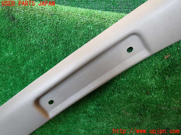 1UPJ-9236127655]ハイエースワゴン100系(RZH101G)右フロントピラートリム 中古_2