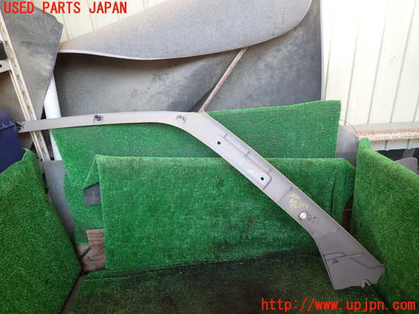 1UPJ-9236127655]ハイエースワゴン100系(RZH101G)右フロントピラートリム 中古_3
