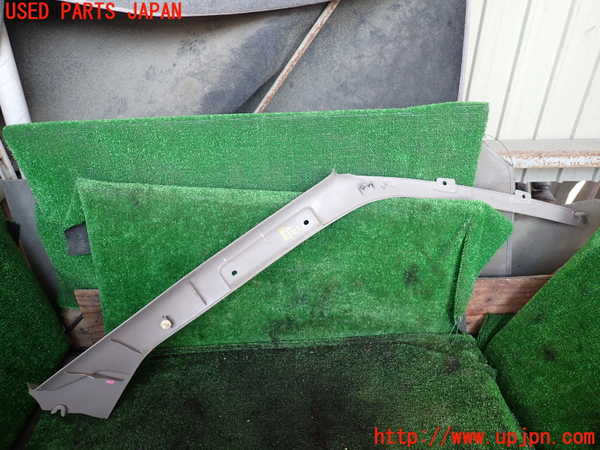 1UPJ-9236127660]ハイエースワゴン100系(RZH101G)左フロントピラートリム 中古_3